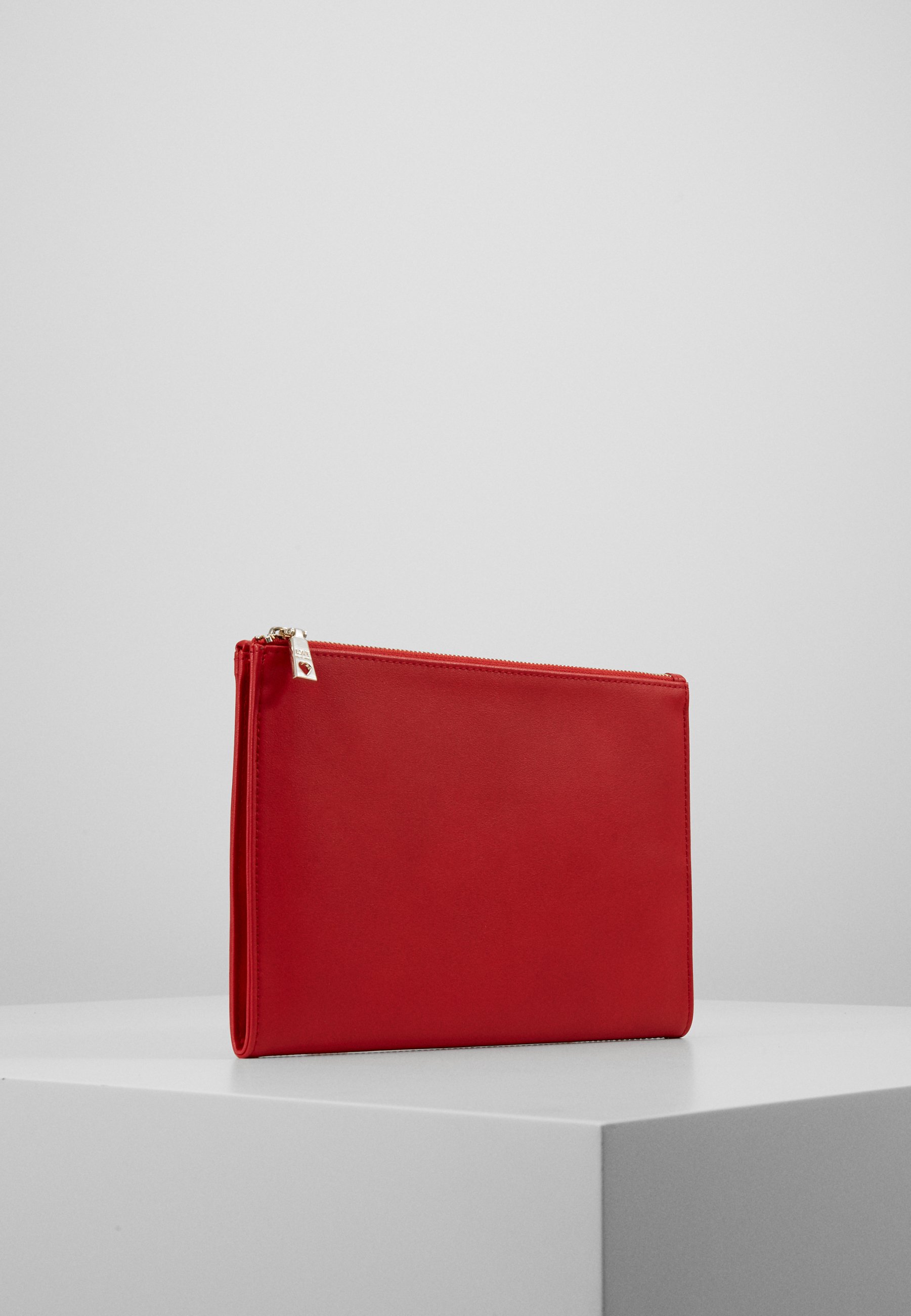 love moschino clutch