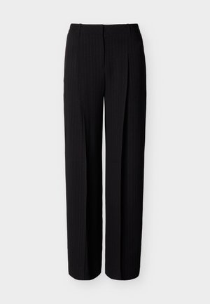 Pantalon noir sur mesure avec de fines rayures et coupe droite, doté d'une taille avec passants pour ceinture et de plis avant.