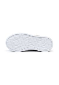 Suela de zapato con un material de goma blanca, que presenta un patrón ondulado texturizado para agarre y tracción. Termina en una forma redondeada en la punta.