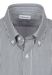 Zwart-wit gestreepte blouse met kraagontwerp en knoopsluitingen. Stof lijkt soepel met een gestructureerde pasvorm en nette stiksels.