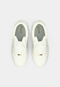 Guess ROXANA Zapatillas white/blanco