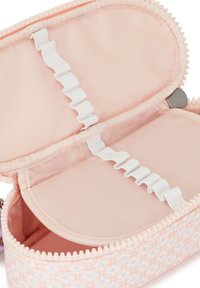 Trousse de maquillage en tissu rose avec un motif géométrique, fermeture éclair et sangles élastiques intérieures pour l'organisation. Doublure intérieure lisse, design compact.