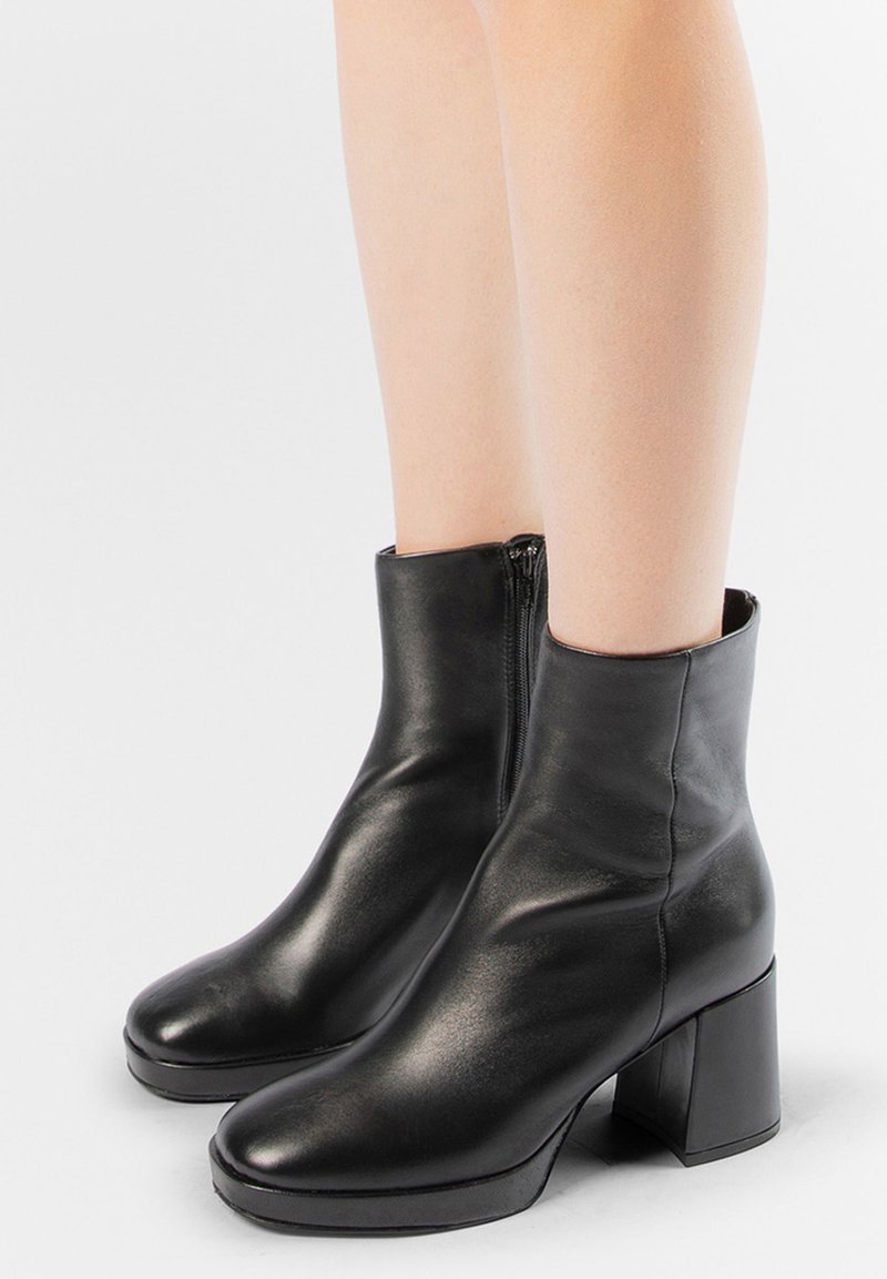 Ankle Boots Mit Blockabsatz