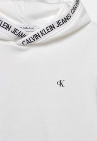 Calvin Klein Jeans INTARSIA LOGO HOODIE UNISEX - Felpa con cappuccio - bright white