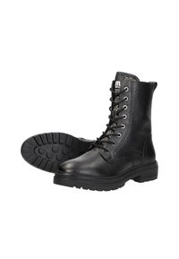 Zwarte leren veterschoenen hebben een gestructureerde afwerking, een gevoerde kraag en een robuuste buitenzool met circulaire profielpatronen.