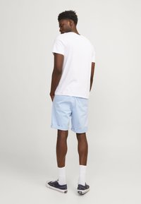 Jack & Jones JPSTBOWIE SOLID MID - Kratke hlače - cerulean