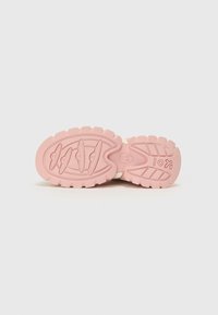 Thumbnail Image 8