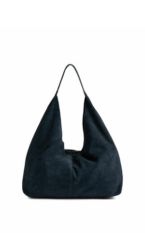 Grand sac hobo en daim noir avec une seule fine bandoulière et un corps souple et lâche.