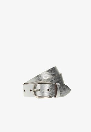 Ceinture en cuir argenté avec une surface texturée, dotée d'une boucle en métal brossé et de plusieurs trous de réglage le long de la sangle.