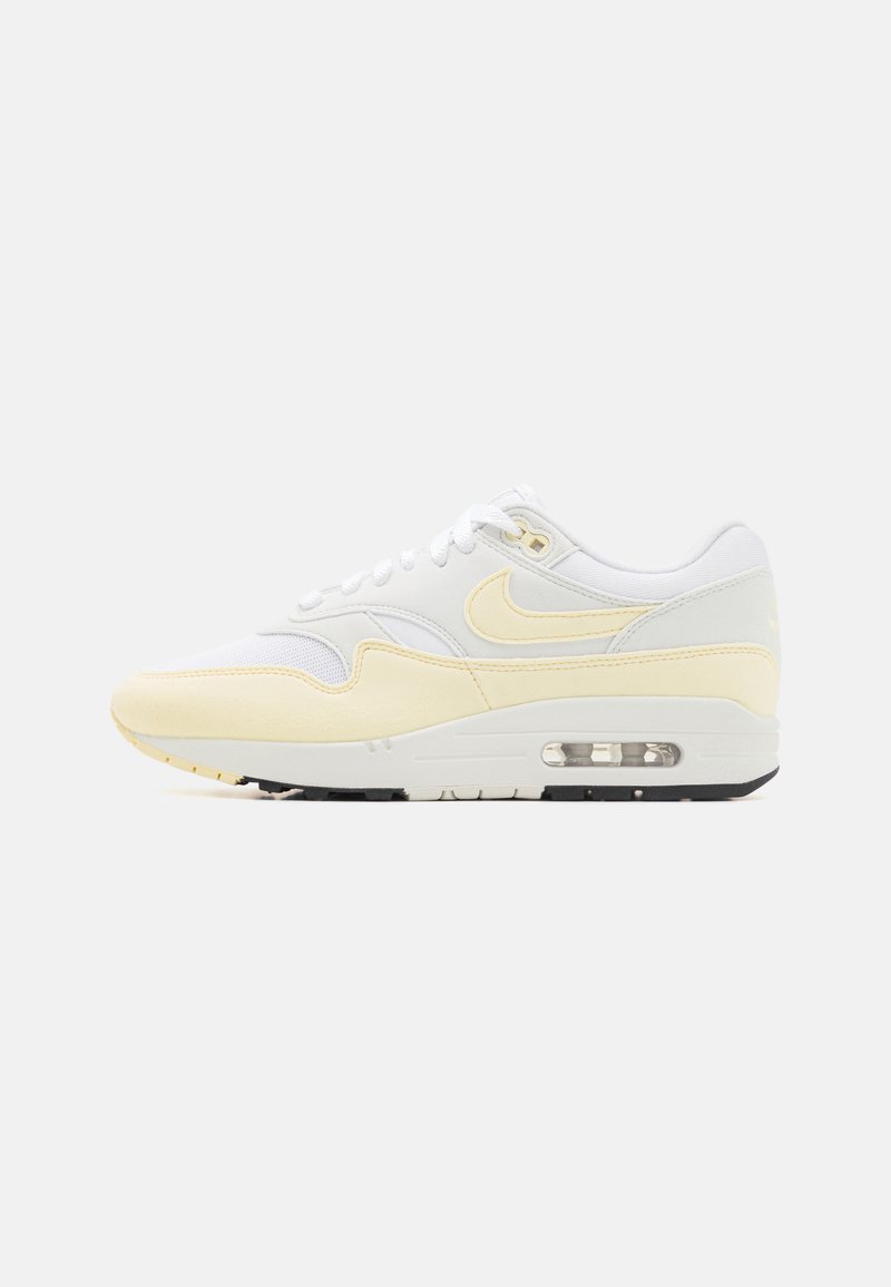 Nike Sportswear AIR MAX - Sneakers low - white/alabaster/summit white/black/sail