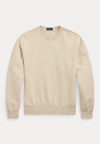 Sweatshirt bege em algodão com decote redondo, punhos e bainha canelados. Apresenta pequeno logotipo bordado no peito. Textura suave, design casual.