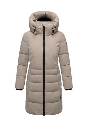Langer beige Puffer-Mantel mit hohem gepolstertem Kragen, schwarzem Frontreißverschluss und seitlichen Taschen, entworfen für kaltes Wetter.