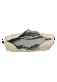 Lichtbeige rits clutch bag met een gestructureerde buitenkant. Binnenin bevindt zich een grijze voering met vakken voor organisatie.