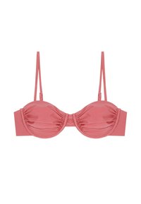 Top de bikini rosa con tejido fruncido, soporte de varilla, tirantes ajustables y color sólido. Textura suave y forma estructurada.