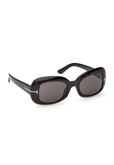 Lunettes de soleil rectangulaires noires surdimensionnées avec des verres foncés et un subtil motif "T" argenté sur les branches.