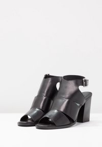 Zign Korolliset sandaalit - black