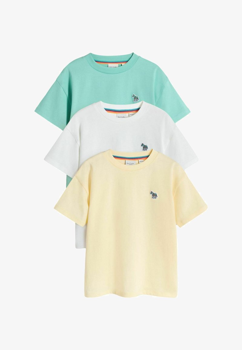Trois t-shirts à col rond en jaune pastel, blanc et vert menthe avec une petite broderie de logo zèbre sur le côté gauche de la poitrine.