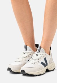 Veja VENTURI - Sapatilhas - gravel/nautico