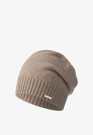 Beige Strickmütze mit einem gerippten Saum, weicher Textur und einem kleinen metallischen Logoakzent. Lässige Silhouette für einen entspannten Sitz.