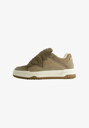 Bershka, Baskets basses - taupe