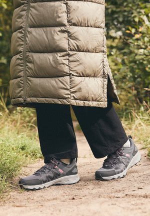 PEAKFREAK™ II OUTDRY™ - Zapatillas de senderismo - graphite/salmon rose
