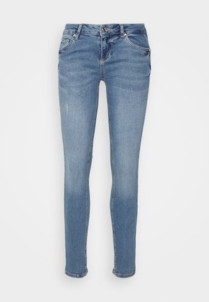 Blå slim-fit cowboybukser med frontknap og lynlås, fem lommer og subtile falmede og slidte detaljer.