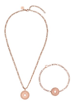 Roségoldener Halsketten- und Armbandsatz mit runden Medaillon-Anhängern, die diamantförmige Aussparungen und dekorative Kanten aufweisen.
