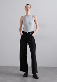 RE/DONE PAINTER JEAN - Traperice opuštenog kroja - crafted black