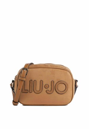 Pequeño bolso bandolera color marrón claro con correa ajustable y gran nombre de marca bordado "LIU JO" en el panel frontal.