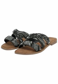 Sandalias de cuentas negras y plateadas con múltiples tiras entrelazadas, una plantilla acolchada y una suela de color marrón claro. Decoradas con patrones intrincados.
