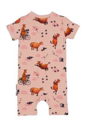 Lyserød kortærmet heldragt med legesyge orange køer, sorte fugle, hoveraftryk, lyserøde skyer og et mønster med en ko, der cykler.