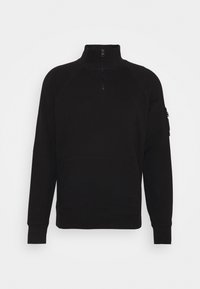 Zwarte lange mouw pullover met opstaande kraag, halve ritssluiting aan de voorkant, kangaroo zak, ribgebreide manchetten en ritszakje op de linkermouw.