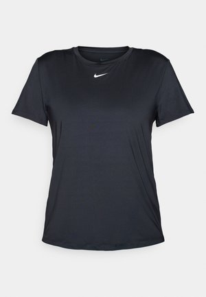 Črna atletska majica iz gladkega, lahkega materiala. Ima krojen ovratnik in kratke rokave ter bel Nike logo na prsih.
