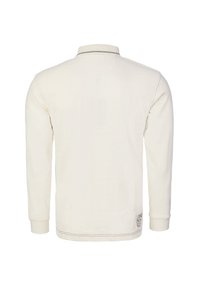 Kremowa koszula z długim rękawem wykonana z miękkiego materiału, z kołnierzykiem ozdobionym szarymi detalami oraz naszywką po lewej dolnej stronie.