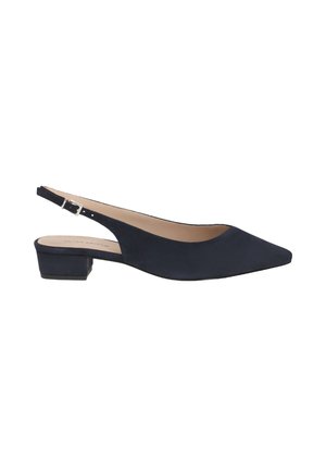 Marineblauwe suède slingback schoen met een spitse neus en een lage blokhak. Voorzien van een gespband voor een veilige sluiting. Gladde, matte textuur.