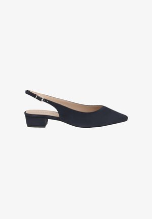 Marineblauwe suède slingback schoen met een spitse neus en een lage blokhak. Voorzien van een gespband voor een veilige sluiting. Gladde, matte textuur.