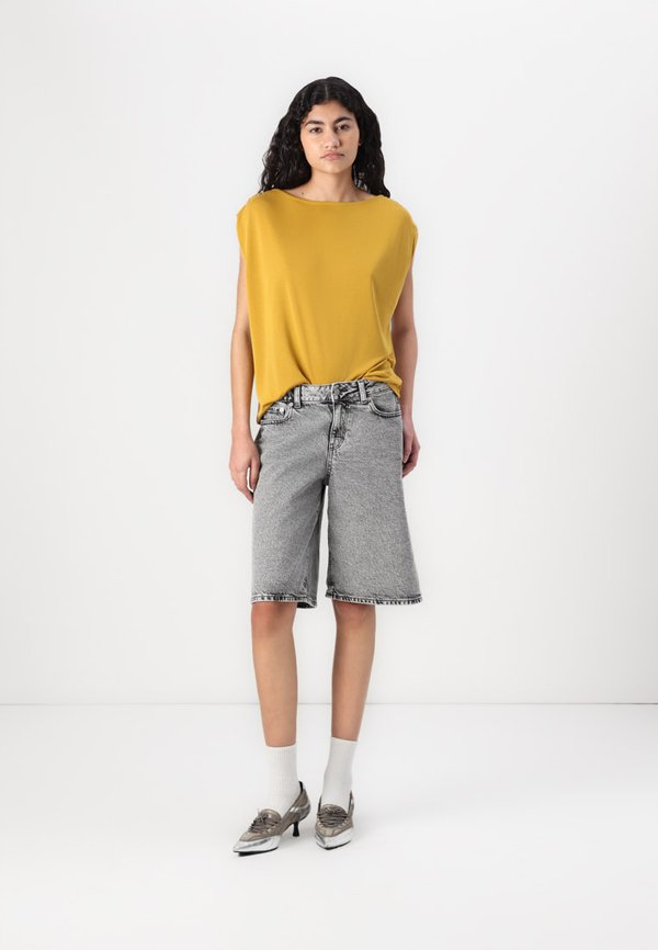 VMELA - Basic T-shirt - harvest gold3