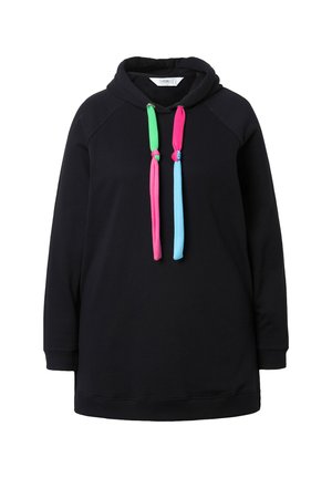 Sort hættebluse med lange ærmer og farverige snore i grøn, pink og blå, der er bundet i knuder.