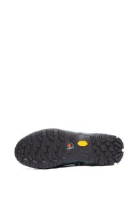 Däck med bra grepp som har multidirektionella klackar, djupa spår och Vibram-logotyp i gult och orange. Mörkgrå gummibas med texturerad yta.