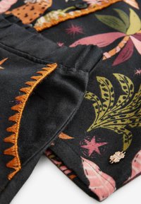 Never Fully Dressed BUTTON THROUGH - REGULAR FIT SET - Pižamos komplektas - black