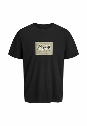 Čierne bavlnené tričko s obdĺžnikovým logom v svetlozelenej farbe s textom "JACK&JONES" a textúrovaným pozadím. Krátke rukávy, okrúhly výstrih.