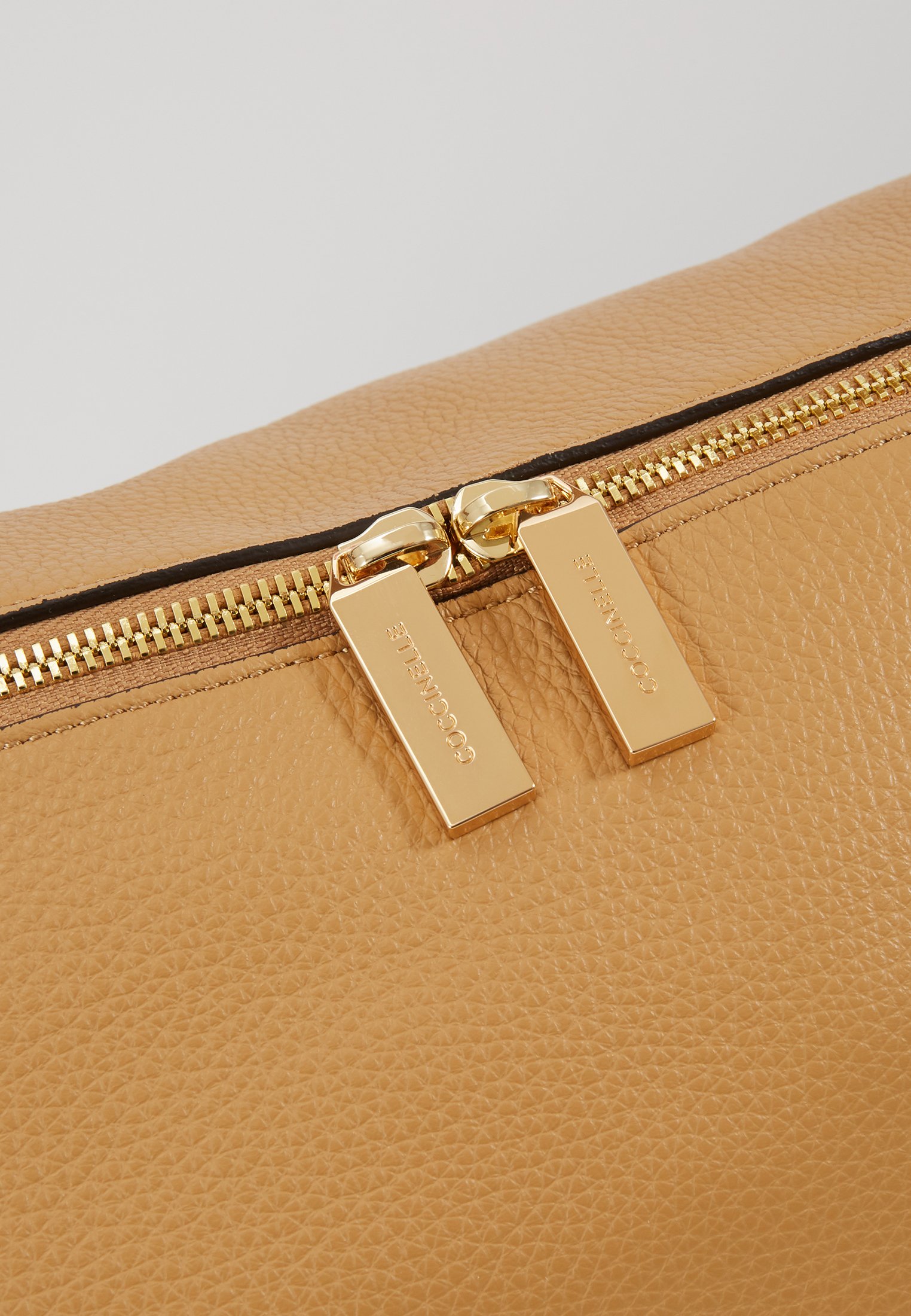 Coccinelle BORSA PELLE VITELLO Håndveske camel Zalando.no Coccinelle BORSA PELLE VITELLO Håndveske camel Zalando.no