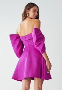 BWLDR CADY - Juhlamekko - magenta