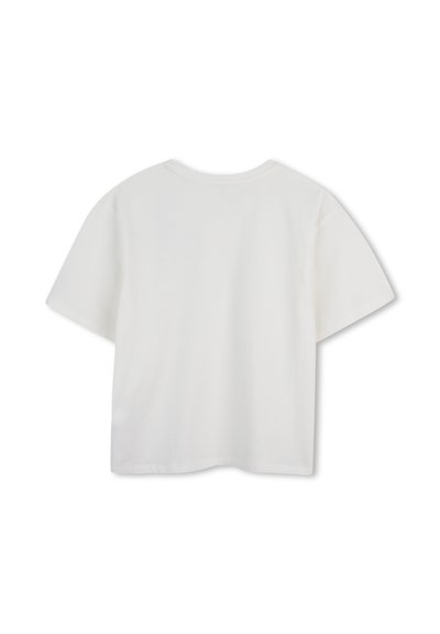 Witte oversized T-shirt met korte mouwen, ronde halslijn en een gladde katoenen textuur zonder zichtbare patronen of accenten.
