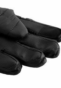 Zwarte handschoenen met een gestructureerd, ademend mesh-ontwerp met gevoerde delen en gladde randen. Geschikt voor activiteiten in koud weer.