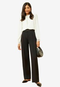 Unausgewählt, black belted