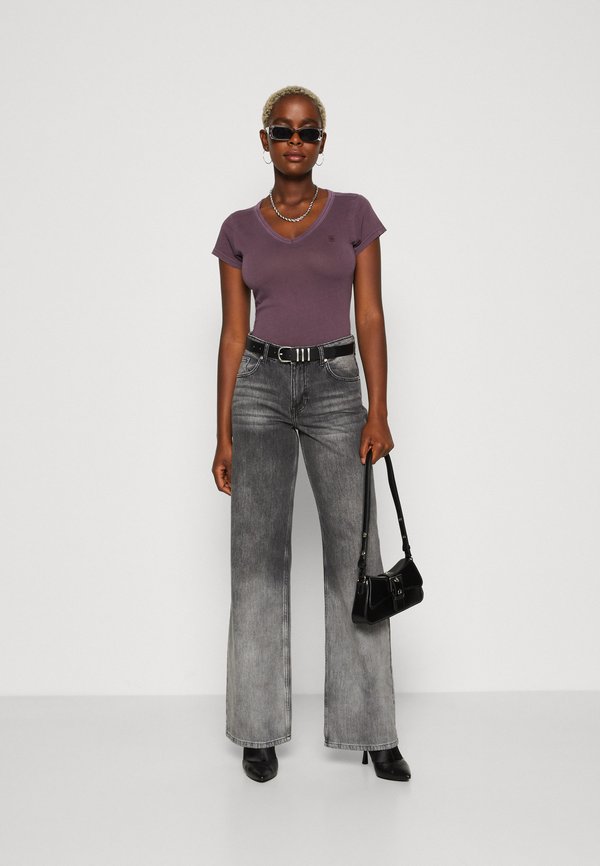 EYBEN SLIM - Basic T-shirt - purple4