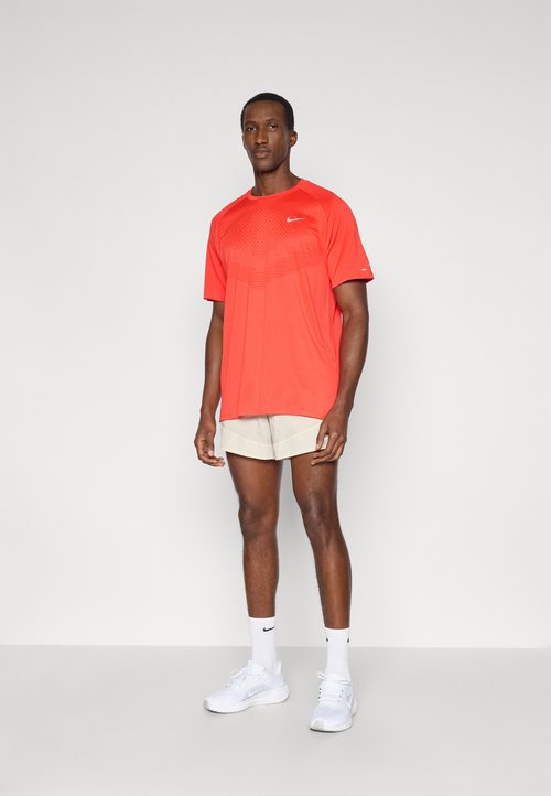 Nike STRIDE - Sports T-shirt - crimson/reflective silver-coloured — photo 2