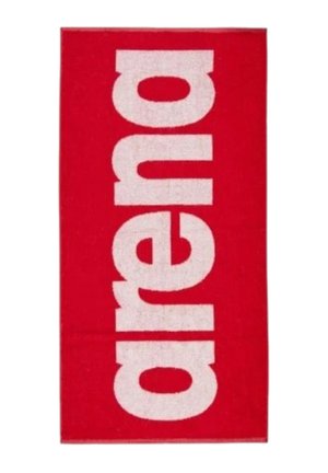 Asciugamano rettangolare rosso con la parola "arena" in grandi lettere minuscole bianche orientate verticalmente.