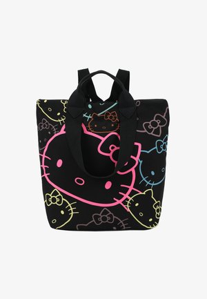 Sac fourre-tout en toile noire avec plusieurs motifs colorés de Hello Kitty en rose, jaune, bleu et vert. Possède des poignées noires solides.